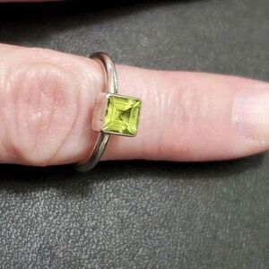 Vintage Sterling Silver Faceted Green Square Gemstone Ring Size 5